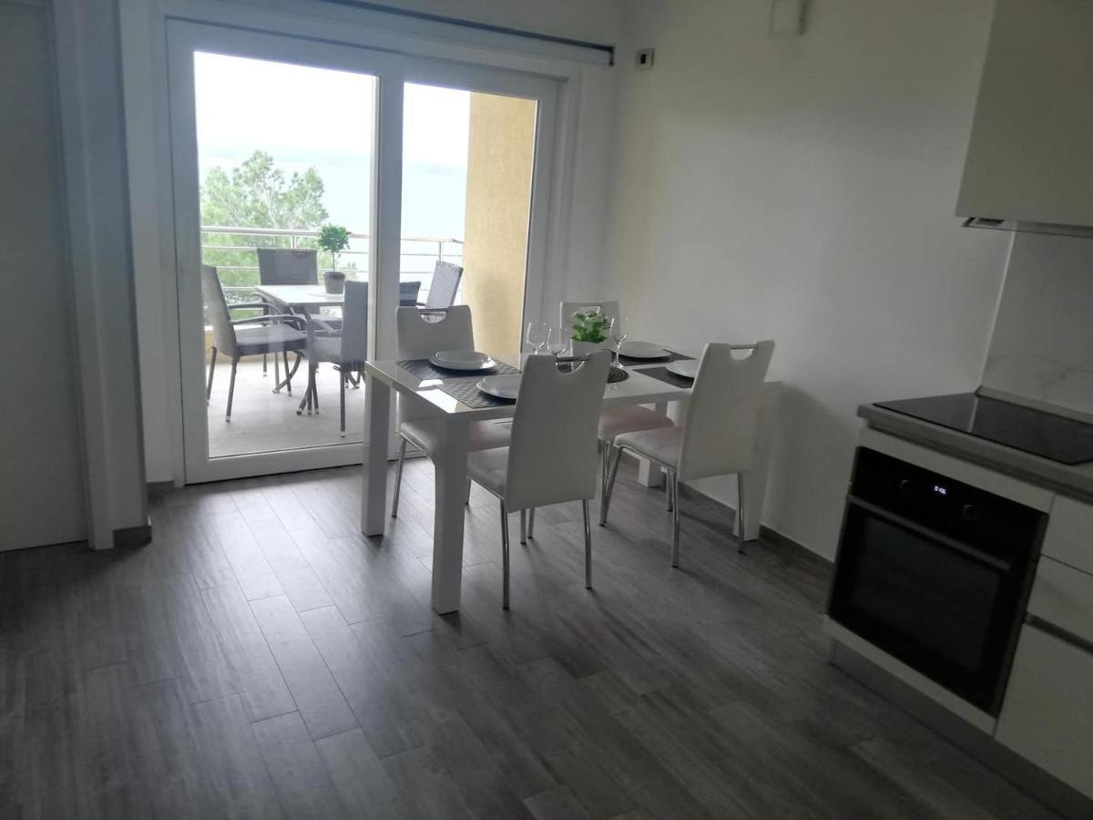 Novi Lux Apartment Novi Vinodolski Exterior foto